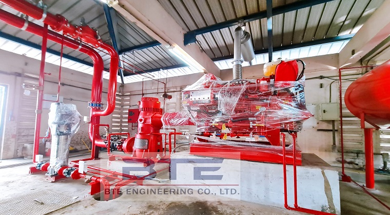 งานติดตั้ง Fire Pump พร้อมเครื่องยนต์ เดินท่อ ติดตั้งวาล์ว และอุปกรณ์ประกอบครบชุด ภายในห้อง Fire Pump Room 